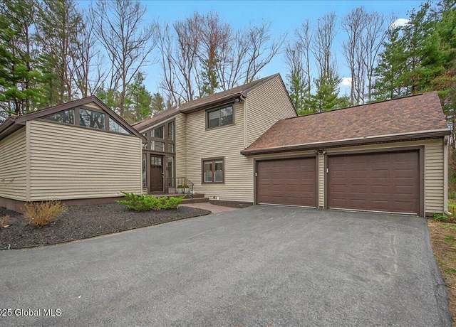 Property at 3 Stonegate Rd, Ballston Lake, NY 12019, 3 beds, 2.5 baths