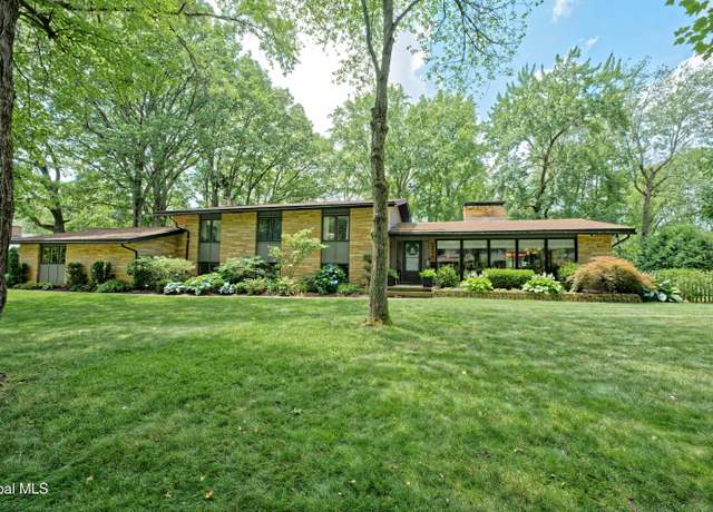 Property at 885 Meadow Ln, Niskayuna, NY 12309, 5 beds, 3 baths