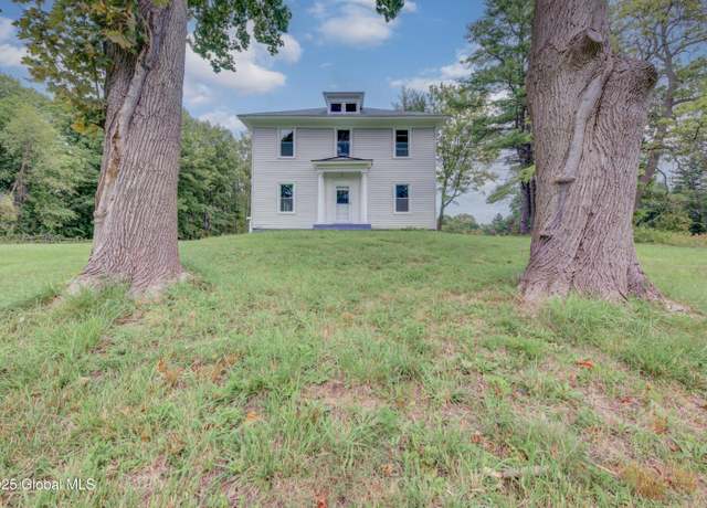 Property at 2627 Troy Schenectady Rd, Schenectady, NY 12309, 3 beds, 2.5 baths