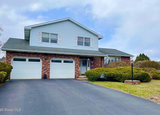 Property at 16 Huntleigh Dr, Loudonville, NY 12211, 3 beds, 2.5 baths