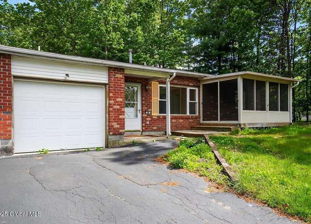 Property at 5B Spyglass Hill Hl, Clifton Park, NY 12065, 2 beds, 1.5 baths