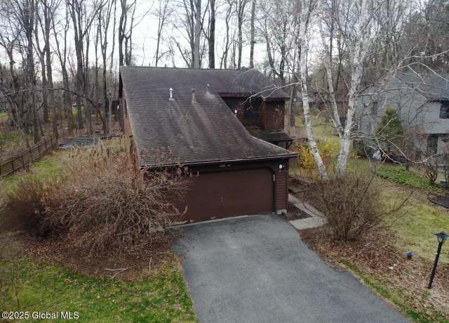 Property at 220 Woodscape Dr, Albany, NY 12203, 3 beds, 2.5 baths