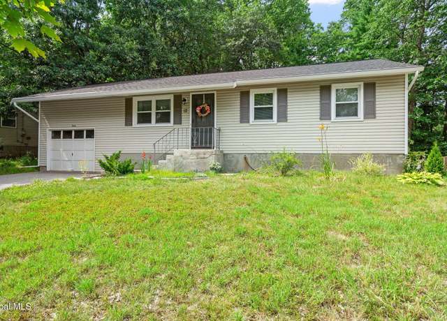 Property at 12 Curt Blvd, Saratoga Springs, NY 12866, 3 beds, 1 bath