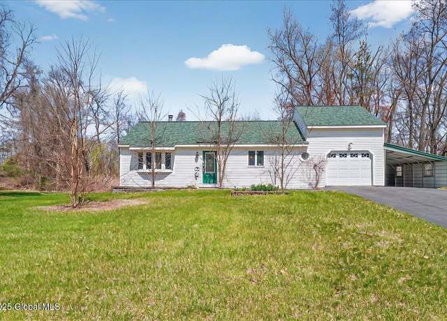 Property at 15 Ruby Ln, Selkirk, NY 12158, 2 beds, 1.5 baths