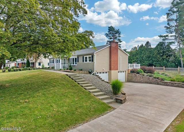 Property at 9 Belmonte Ln, Clifton Park, NY 12065, 3 beds, 2 baths
