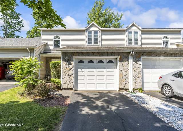 Property at 3 Woodside Dr, Albany, NY 12208, 2 beds, 2.5 baths