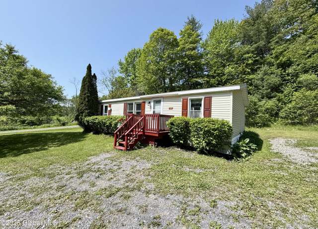 Property at 637 State Highway 309, Gloversville, NY 12078, 3 beds, 2 baths