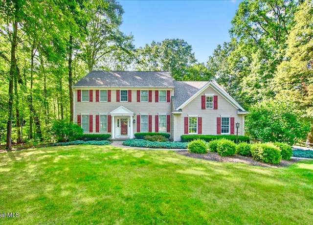 Property at 4 Raphael Ct, Clifton Park, NY 12065, 4 beds, 3 baths