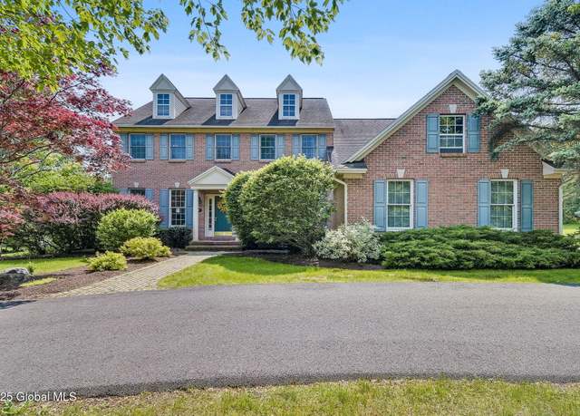 Property at 6 Hilander Dr, Loudonville, NY 12211, 4 beds, 2.5 baths