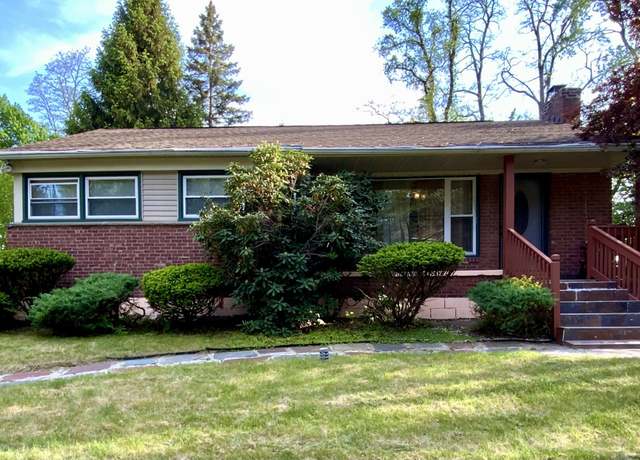 Property at 6 Kenyon Dr, Albany, NY 12205, 3 beds, 1 bath