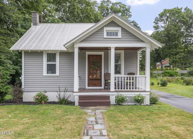 Property at 42 William St, Kinderhook, NY 12106, 3 beds, 1 bath