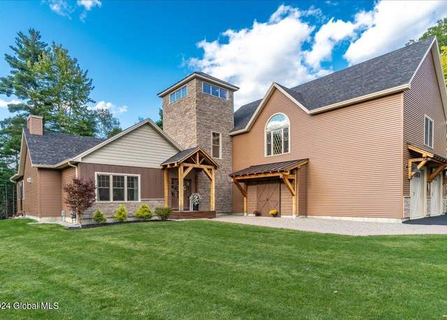 Property at 17 Kenmore Dr, Queensbury, NY 12804, 3 beds, 3.5 baths