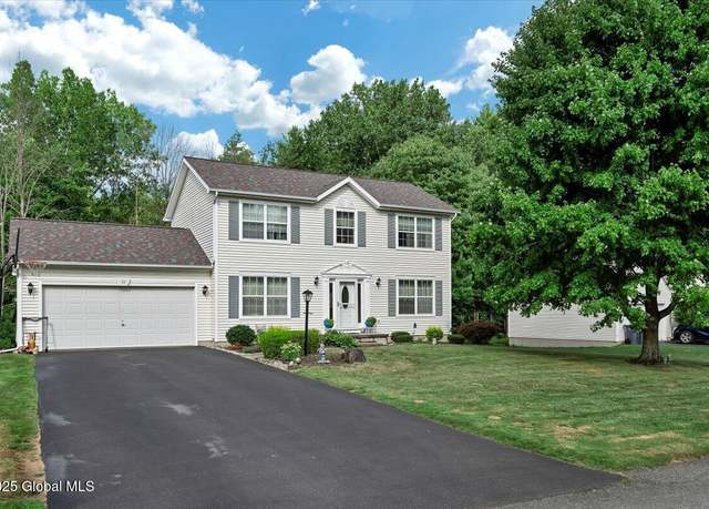 Property at 39 Michelle Dr, Clifton Park, NY 12065, 3 beds, 2.5 baths