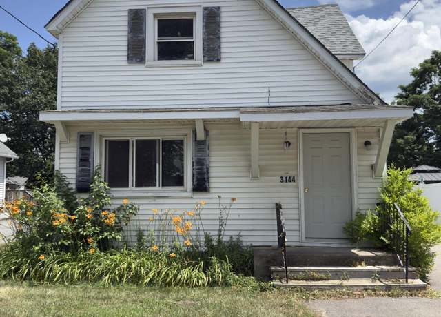 Property at 3144 N Thompson St, Schenectady, NY 12306, 3 beds, 1 bath