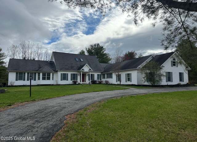 Property at 142 Boulderwood Dr, Queensbury, NY 12804, 6 beds, 5 baths