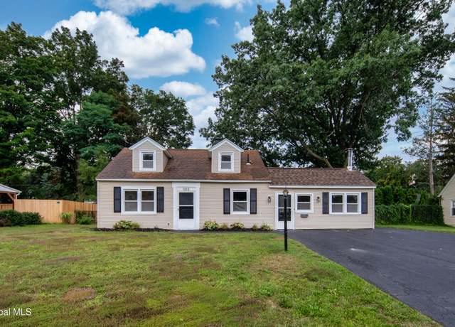 Property at 1013 Inner Dr, Rotterdam, NY 12303, 4 beds, 1.5 baths