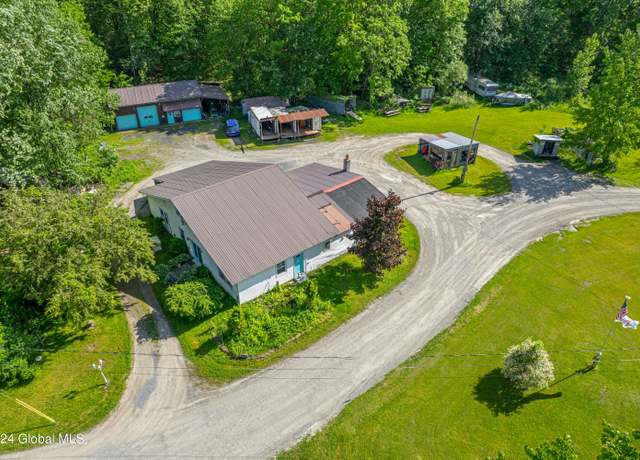Property at 9 Oak Ave, Malta, NY 12020, 3 beds, 2.5 baths