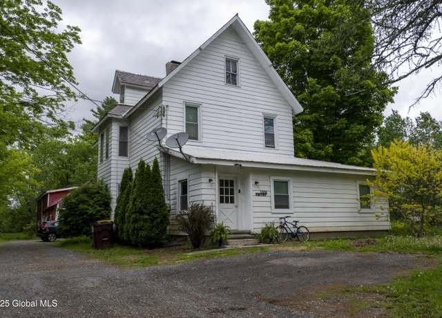 Property at 1356 W High St, Ballston Spa, NY 12020, 5 beds, 4 baths