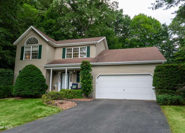 Property at 5 Hollow Creek Ct, Ballston Spa, NY 12020, 3 beds, 3.5 baths