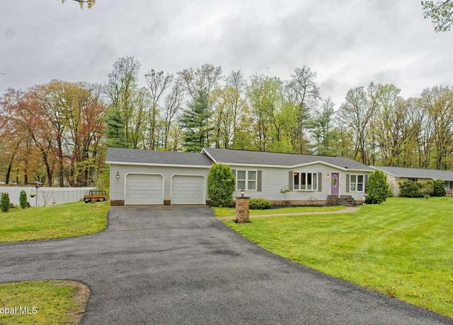 Property at 4 Kimberly Ln, Fort Edward, NY 12828, 3 beds, 2 baths