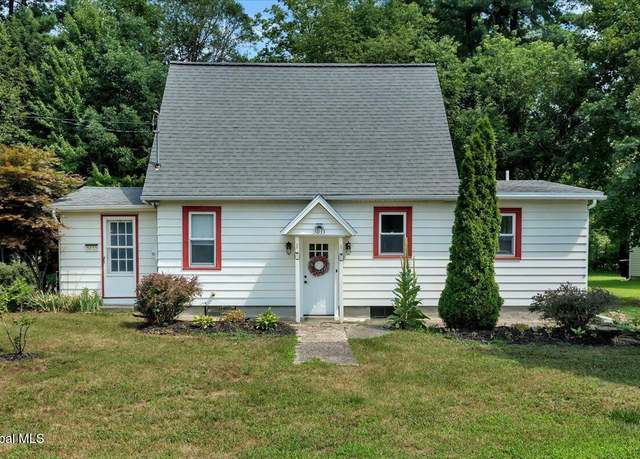 Property at 3033 Sunset Ln, Guilderland, NY 12303, 3 beds, 1.5 baths