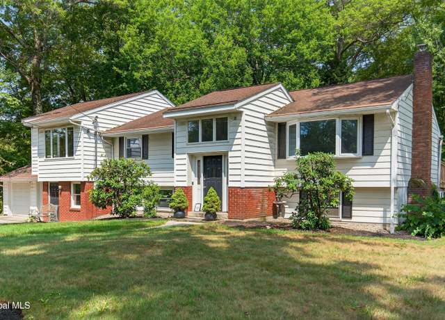 Property at 1565 Crescent Rd, Clifton Park, NY 12065, 4 beds, 3.5 baths