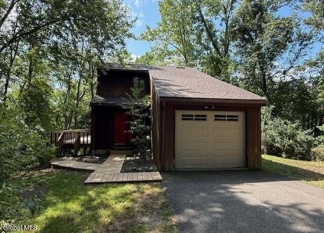 Property at 104 Vosburgh Rd, Averill Park, NY 12018, 2 beds, 1.5 baths