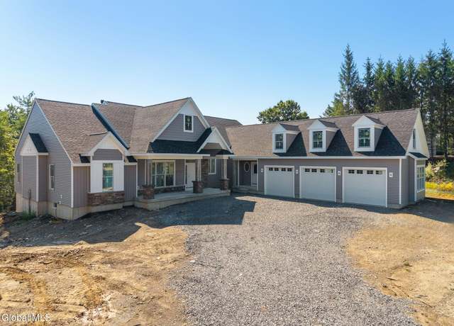 Property at 20 Overlook Dr, Voorheesville, NY 12159, 4 beds, 2.5 baths