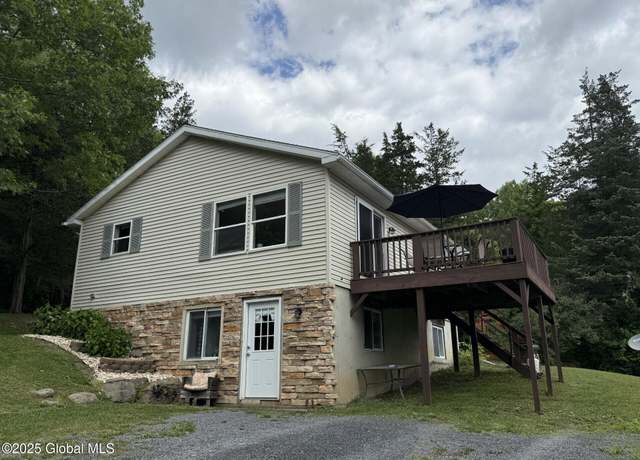 Property at 154 Tracey Rd, Ravena, NY 12143, 3 beds, 1 bath