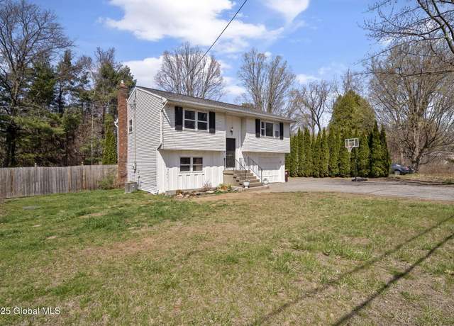 Property at 277 Lower Newtown Rd, Halfmoon, NY 12188, 4 beds, 2 baths