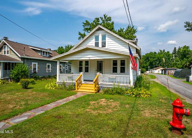 Property at 58 Main St, Poestenkill, NY 12140, 3 beds, 1 bath
