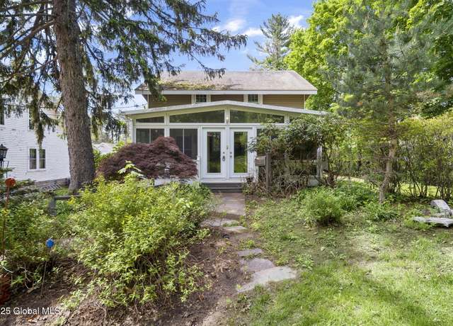 Property at 104 14th St, Schenectady, NY 12306, 4 beds, 2 baths