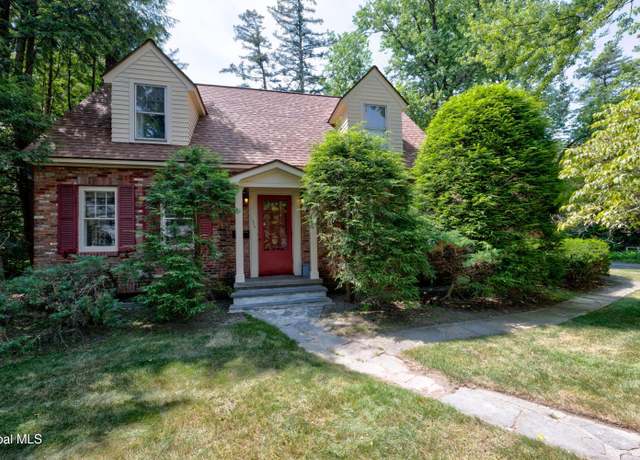 Property at 1403 Clifton Park Rd, Niskayuna, NY 12309, 4 beds, 2 baths