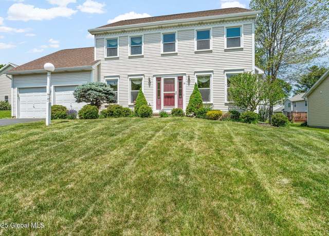 Property at 19 Runnel Dr, Schenectady, NY 12304, 4 beds, 2.5 baths