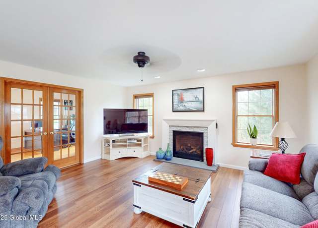 Property at 16 Van Voast Ln, Glenville, NY 12302, 4 beds, 2.5 baths