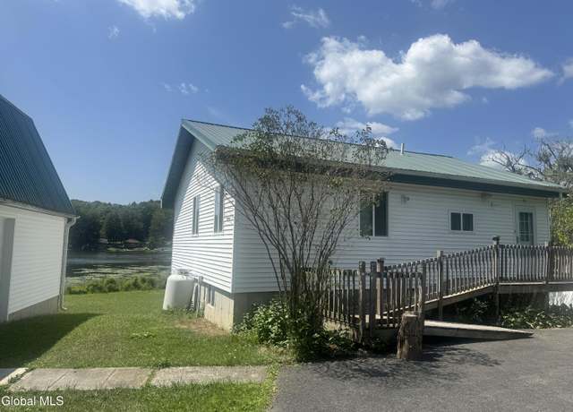 Property at 24 E Shore Dr, East Berne, NY 12059, 5 beds, 1.5 baths