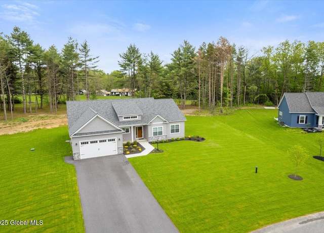 Property at 5 Lookout Cir, Gansevoort, NY 12831, 3 beds, 2.5 baths