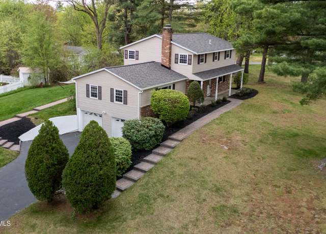 Property at 32 Sunrise Ter, Clifton Park, NY 12065, 5 beds, 2.5 baths