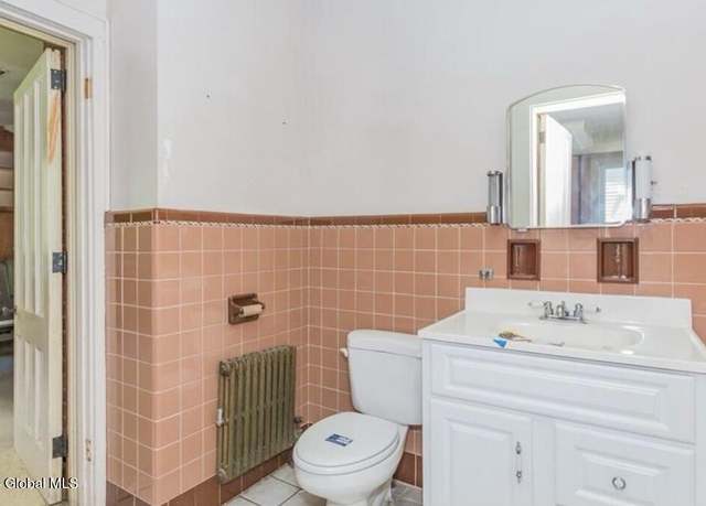 Property at 75 E Main St, Johnstown, NY 12095, 6 beds, 1.5 baths