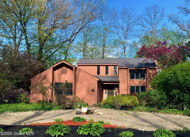 Property at 14 Longwood Dr, Saratoga Springs, NY 12866, 3 beds, 4 baths