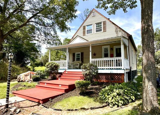 Property at 39 East St, Niskayuna, NY 12309, 3 beds, 1.5 baths