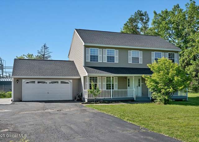 Property at 578 Columbia Street Ext, Colonie, NY 12047, 4 beds, 2.5 baths
