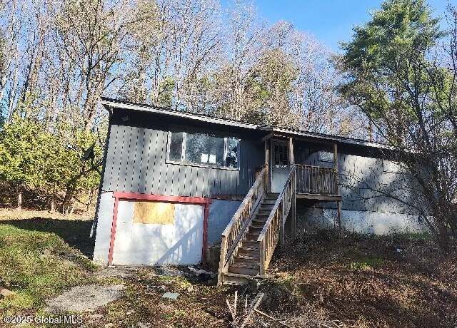 Property at 92 Morse Ln, Whitehall, NY 12887, 3 beds, 1.5 baths
