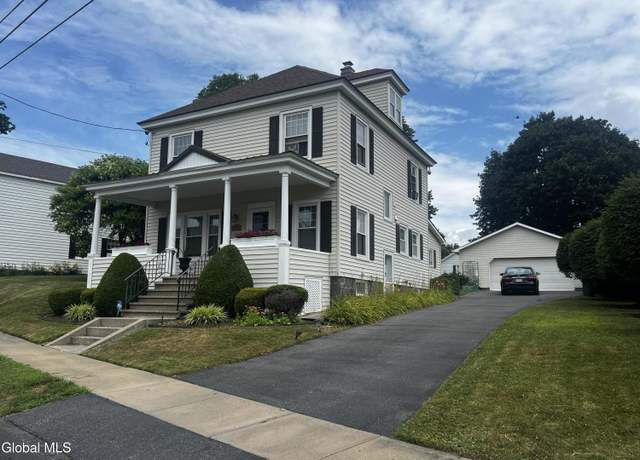 Property at 107 E Montgomery St, Johnstown, NY 12095, 4 beds, 1.5 baths