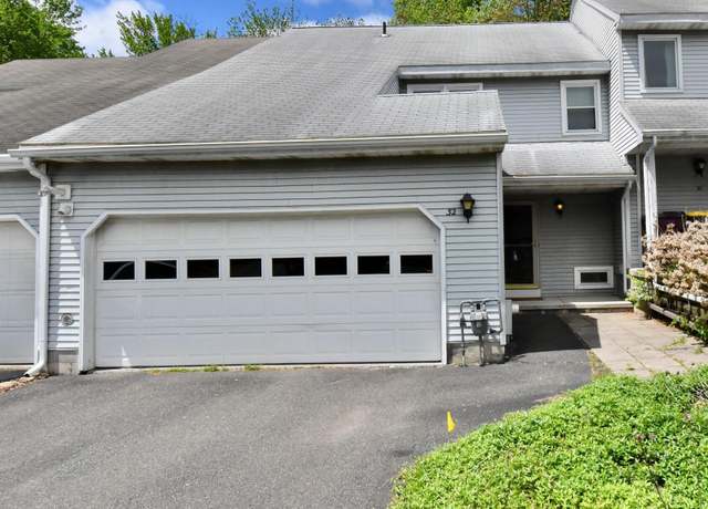 Property at 32 Mohawk Trl, Clifton Park, NY 12065, 3 beds, 3.5 baths