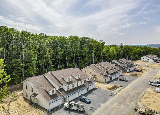 Property at 141 Carriage Blvd, Rotterdam, NY 12306, 3 beds, 2 baths