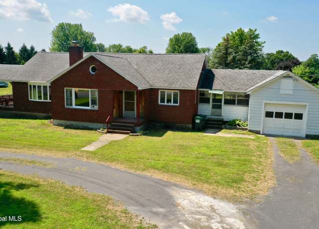 Property at 268 Middletown Rd, Waterford, NY 12188, 3 beds, 1.5 baths