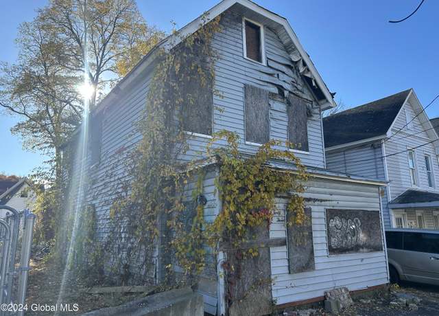 Property at 543 Mumford St, Schenectady, NY 12307, 3 beds, 1.5 baths