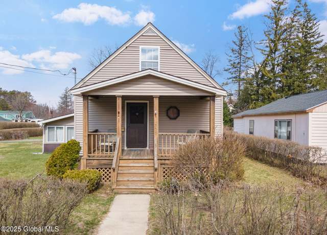 Property at 355 Clayton Rd, Schenectady, NY 12304, 3 beds, 1 bath