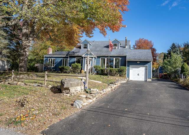 Property at 4 Bossi Ln, Schenectady, NY 12303, 3 beds, 2 baths